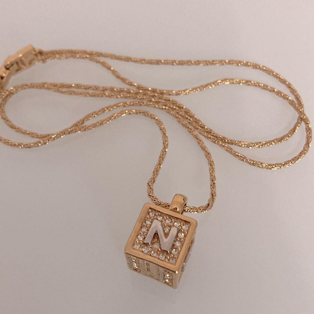 Nina Ricci Pendant Necklace - Picture 5 of 6